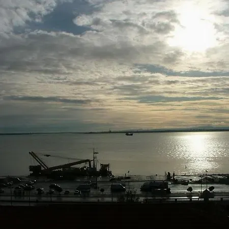 Alfama River Apartment *